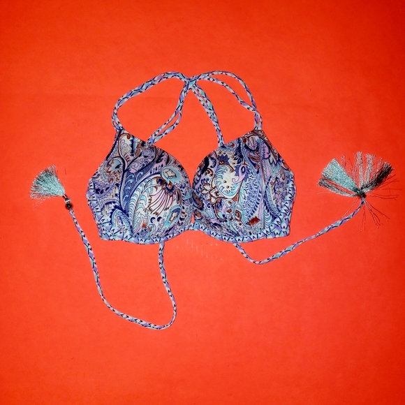 32C LIKE NEW VICTORIA'S SECRET UNDERWIRE BIKINI TOP - Picture 2 of 8